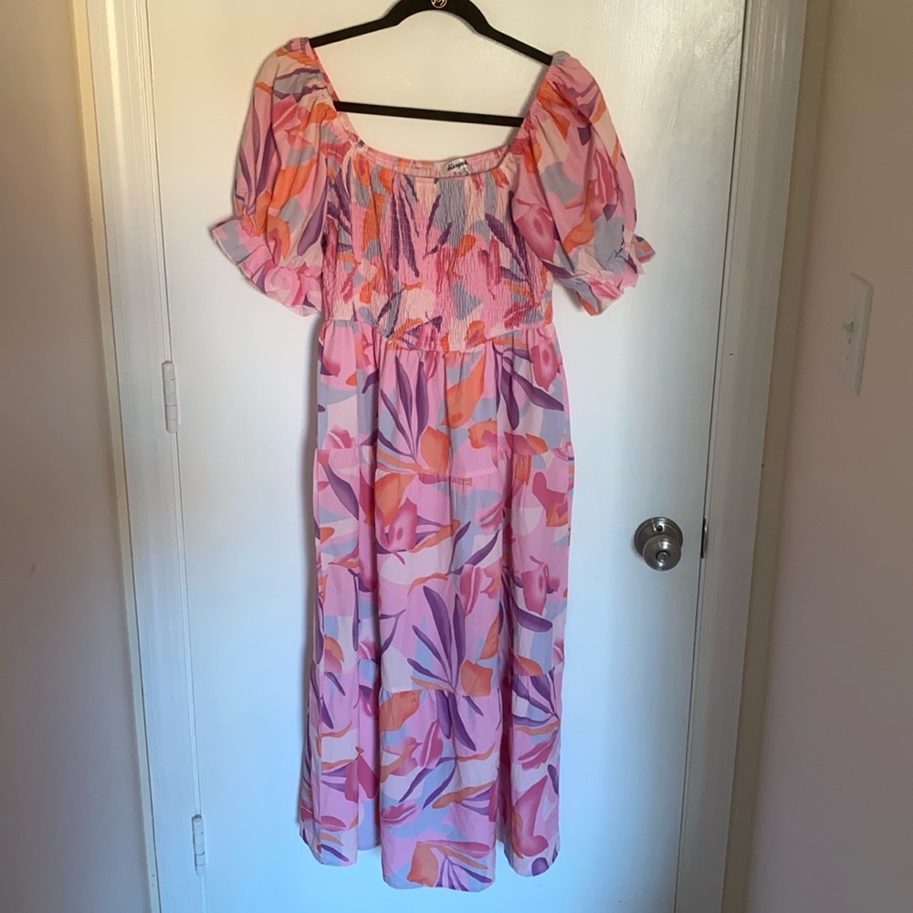 Colorful and Summery Size Large smocked puff sleeve dress